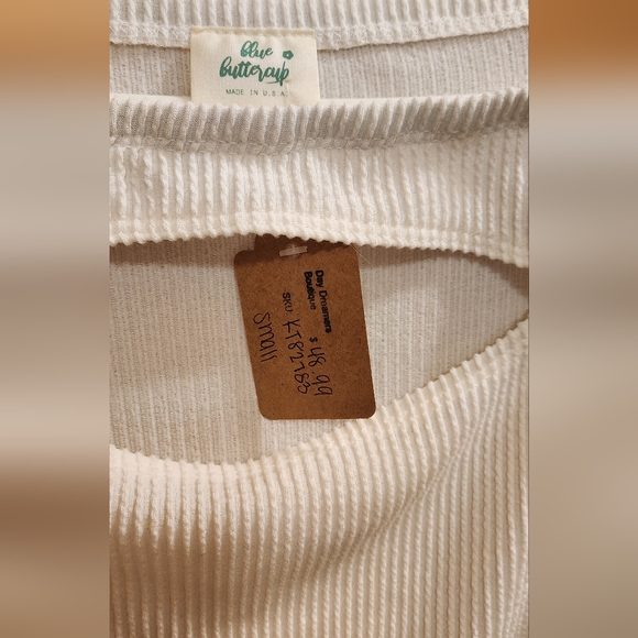 Cutout Ribbed Top - Picture 3 of 3